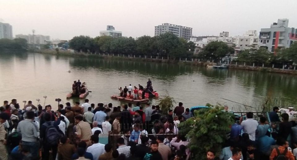 Big accident in Vadodara, Gujarat, boat drowns in Harni pond due to seating more people than capacity