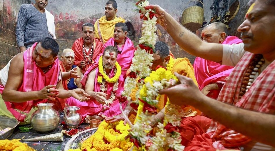 Rahul Gandhi worshiped at Baba Vaidyanath temple, atmosphere became 'Modi' outside the temple.