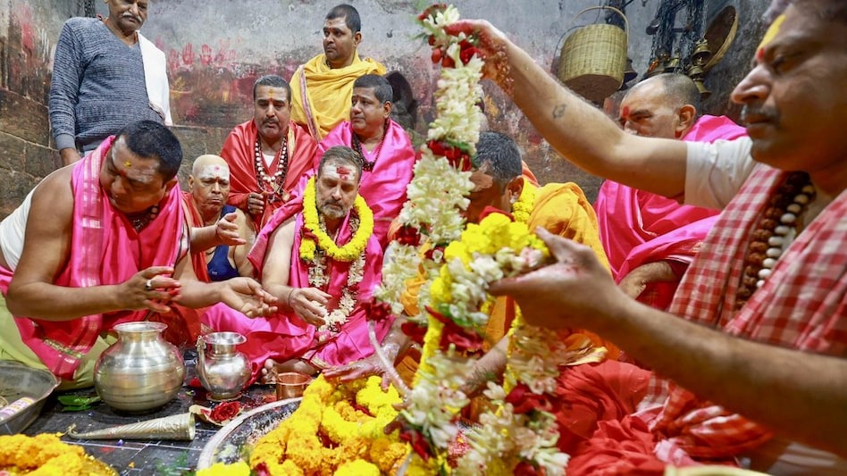 Rahul Gandhi worshiped at Baba Vaidyanath temple, atmosphere became 'Modi' outside the temple.