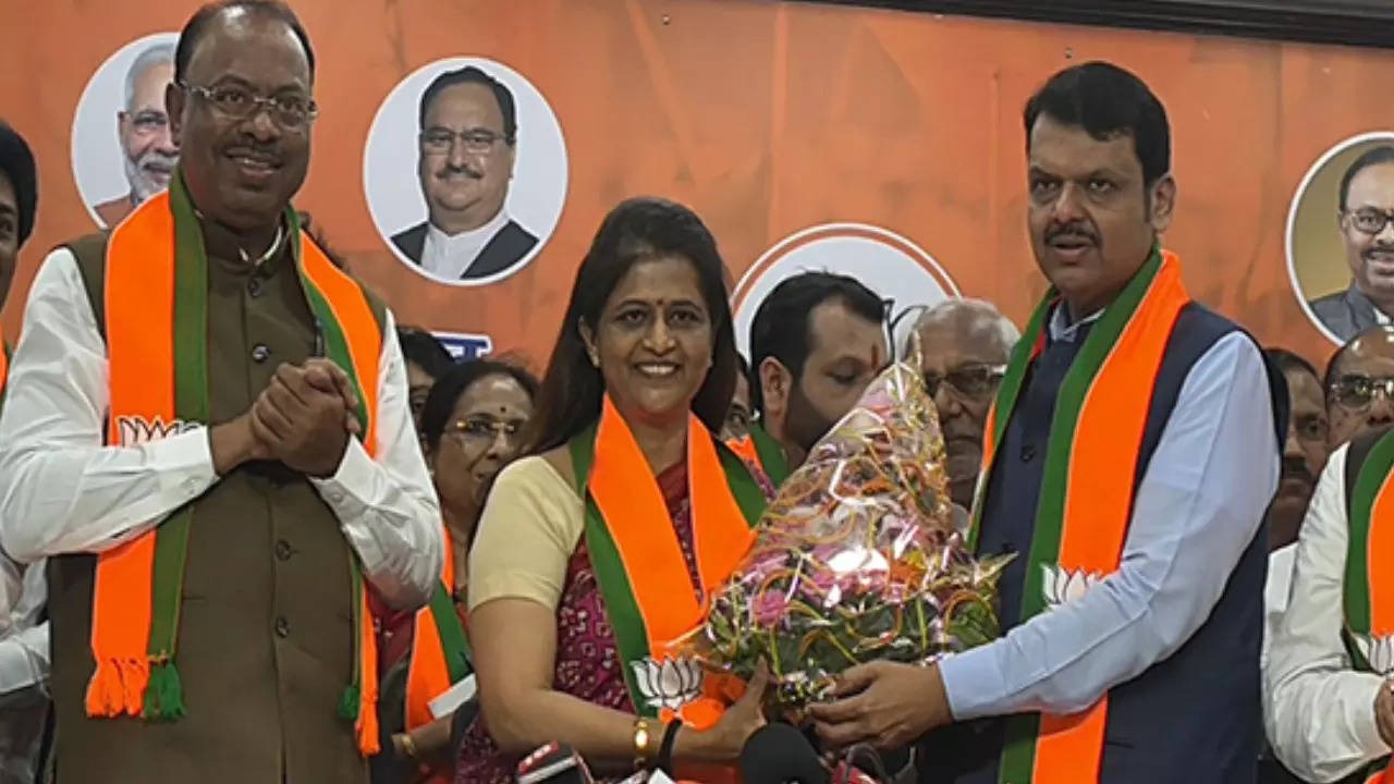 Shock to Congress before elections, veteran leader Shivraj Patil's daughter-in-law joins BJP