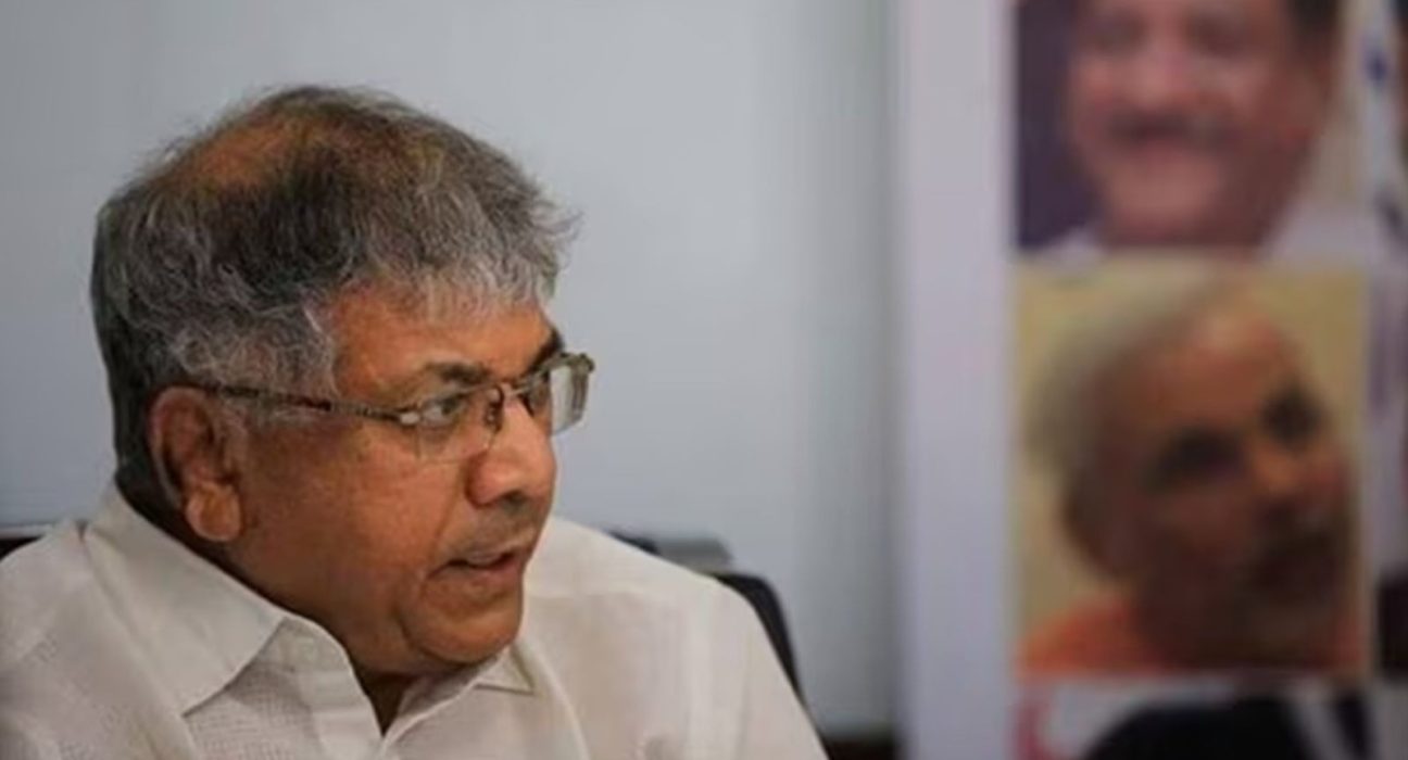 Prakash Ambedkar's party VBA separated from MVA, Vanchit Bahujan Aghadi will contest elections alone