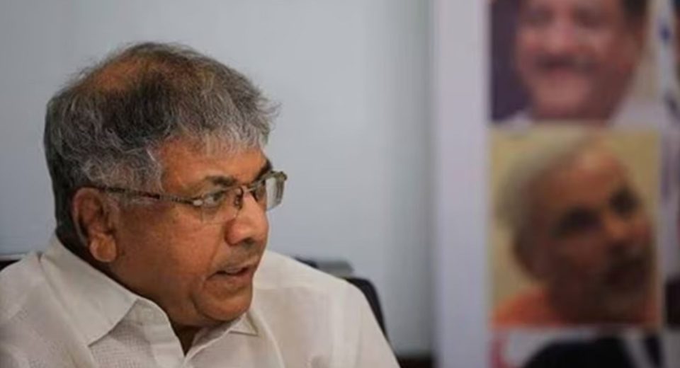 Prakash Ambedkar's party VBA separated from MVA, Vanchit Bahujan Aghadi will contest elections alone