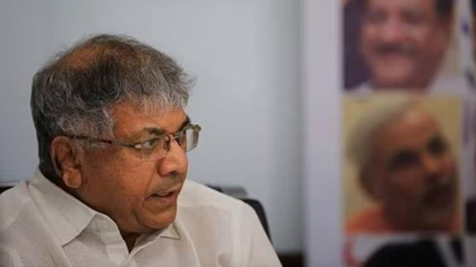 Prakash Ambedkar's party VBA separated from MVA, Vanchit Bahujan Aghadi will contest elections alone