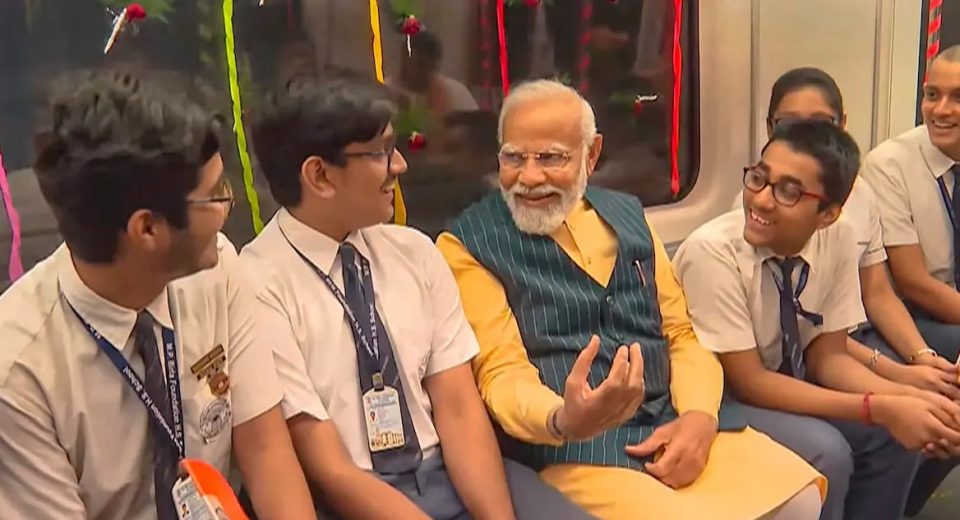 PM Modi inaugurates underwater metro, gift of Rs 15400 crore to Bengal