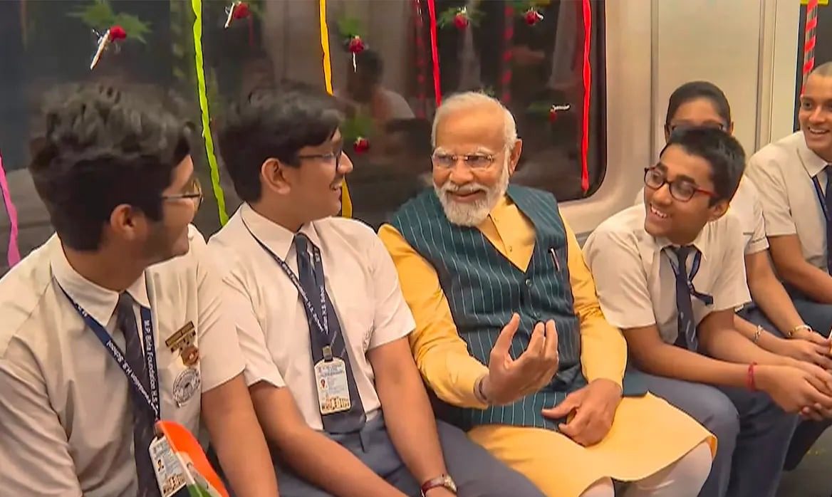 PM Modi inaugurates underwater metro, gift of Rs 15400 crore to Bengal