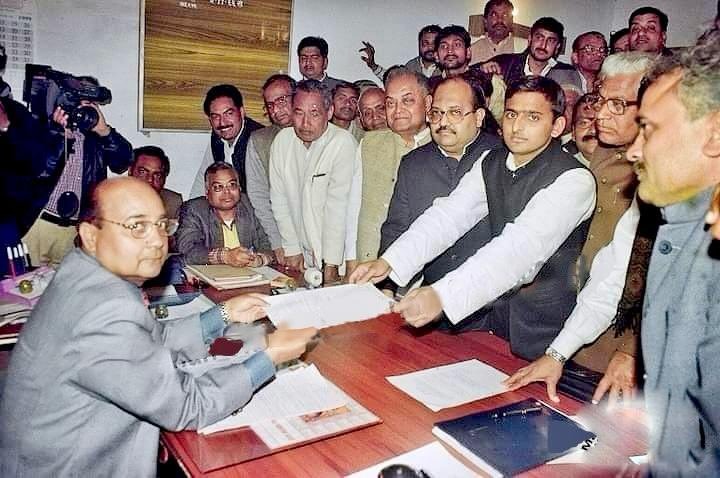 Akhilesh Yadav remembered old days, shared years old picture, wrote - then history will be repeated