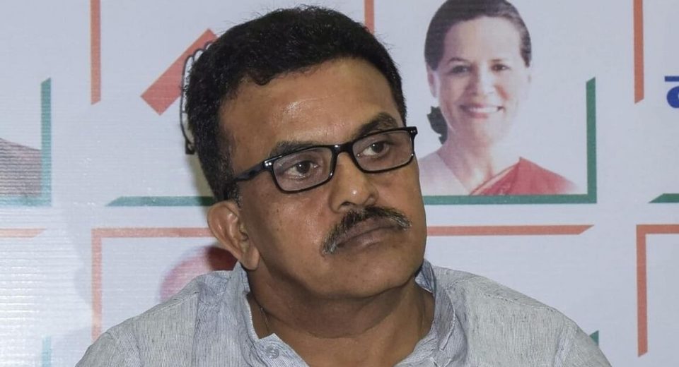 What happened that Sanjay Nirupam fell in the midst of elections, what option was left for him?