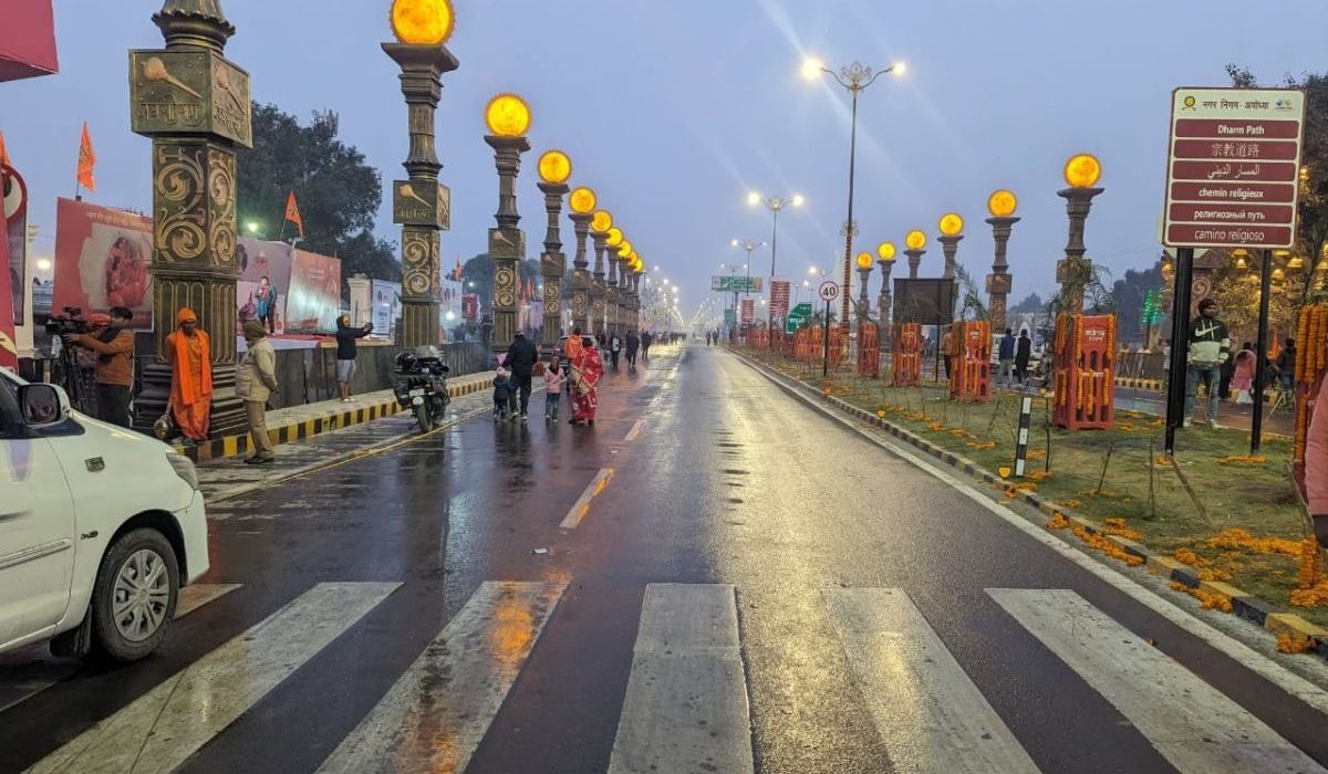 The first rain exposed the truth of Ayodhya's development, water is dripping even in the Ram temple