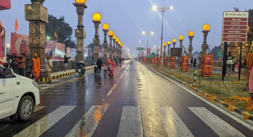 The first rain exposed the truth of Ayodhya's development, water is dripping even in the Ram temple