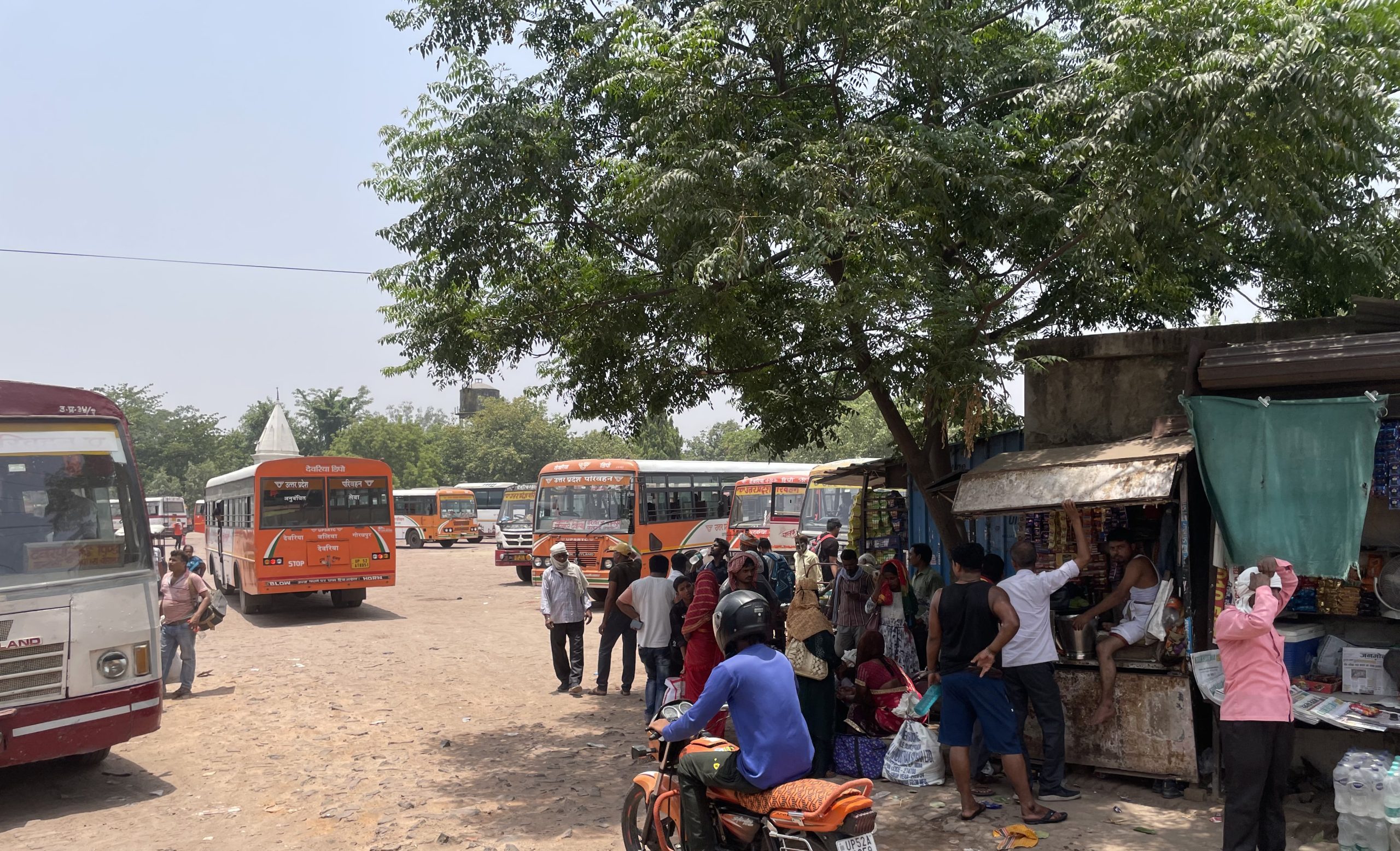 The bus depot of Devbhoomi Deoria is crying over its 'mismanagement', the corporation is careless