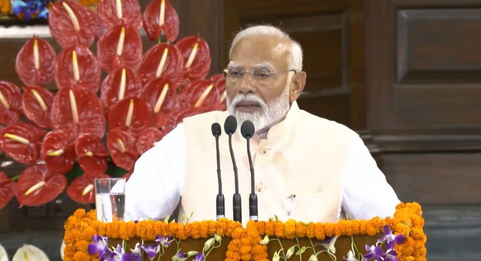 PM Modi touches the Constitution to his forehead, will take oath as Prime Minister for the third time on June 9