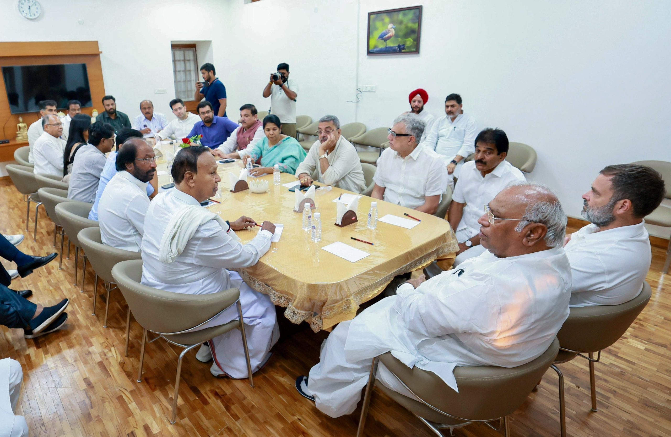 'Two powerful' parties of India Alliance distanced themselves from the alliance, there was a meeting at Congress President Kharge's house on Budget