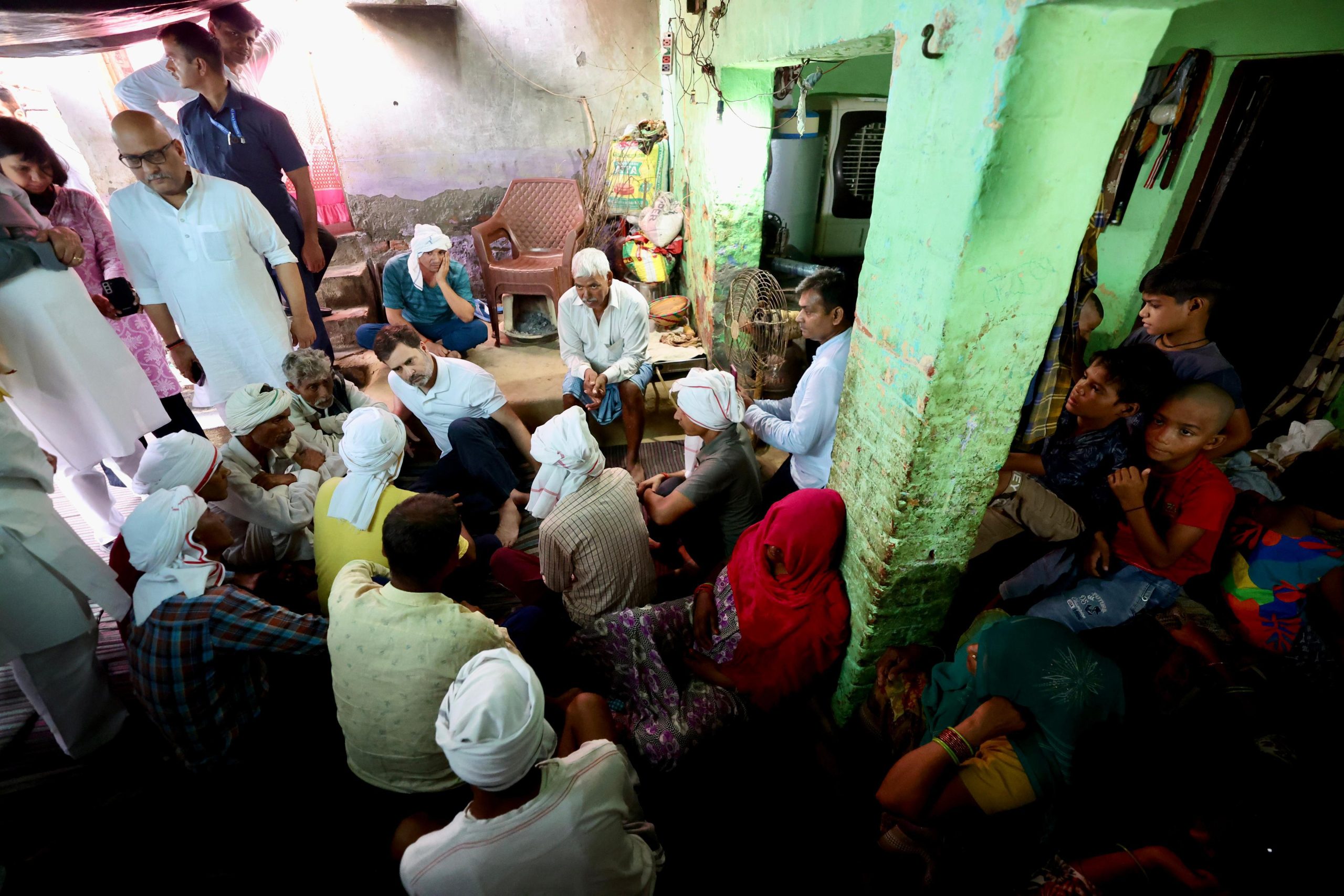 Rahul Gandhi met the families of the deceased in Hathras accident, assured help