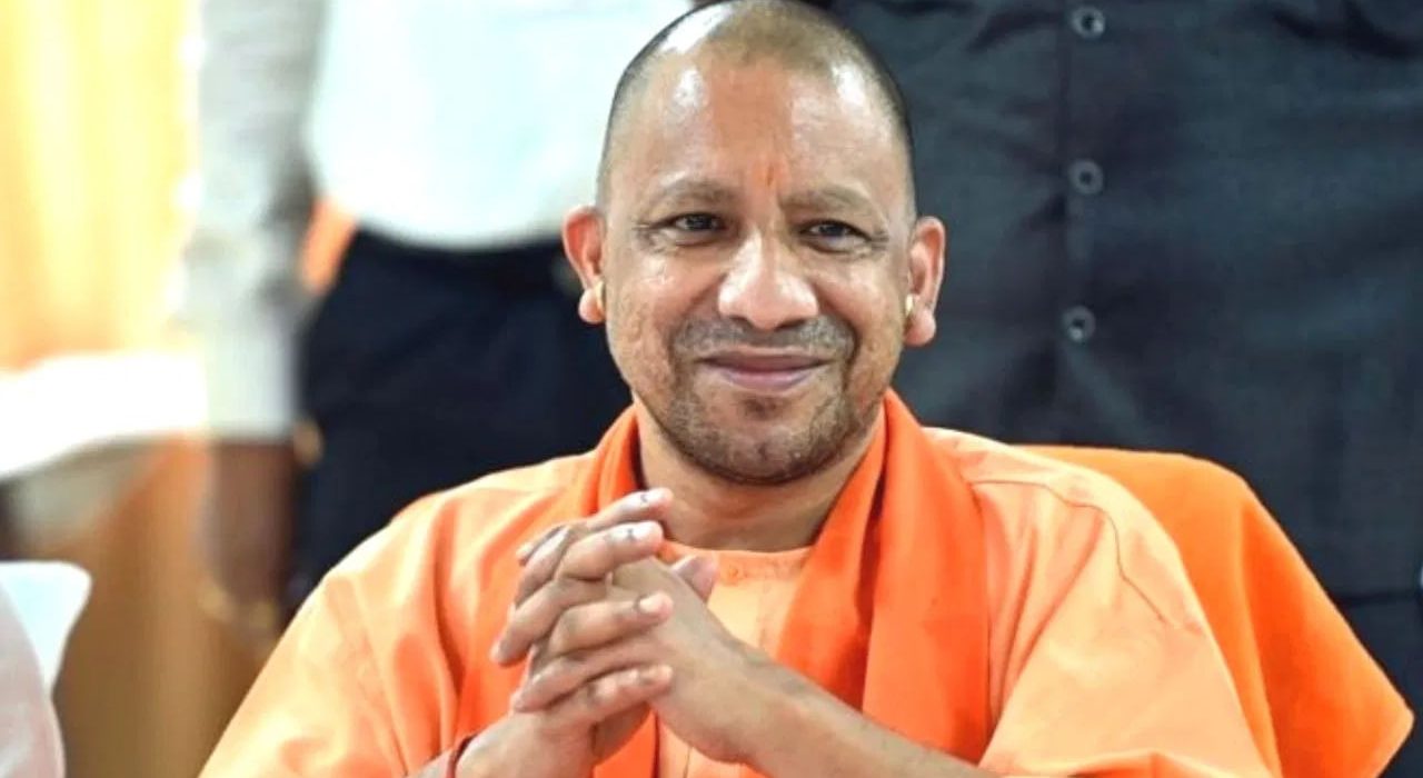 UP's political temperature heats up again, CM Yogi meets Pallavi Patel who defeated Keshav Prasad Maurya