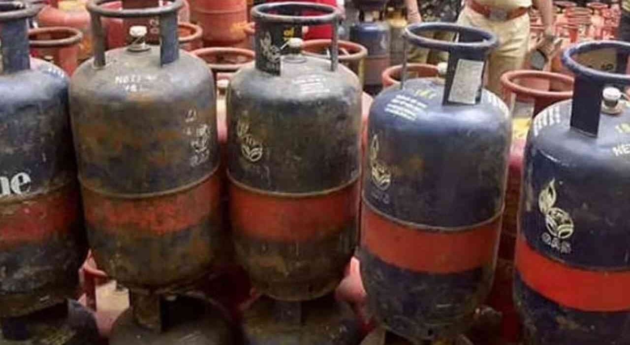 Inflation hit again, LPG cylinder prices increased from August 1