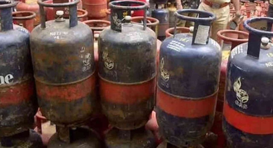 Inflation hit again, LPG cylinder prices increased from August 1