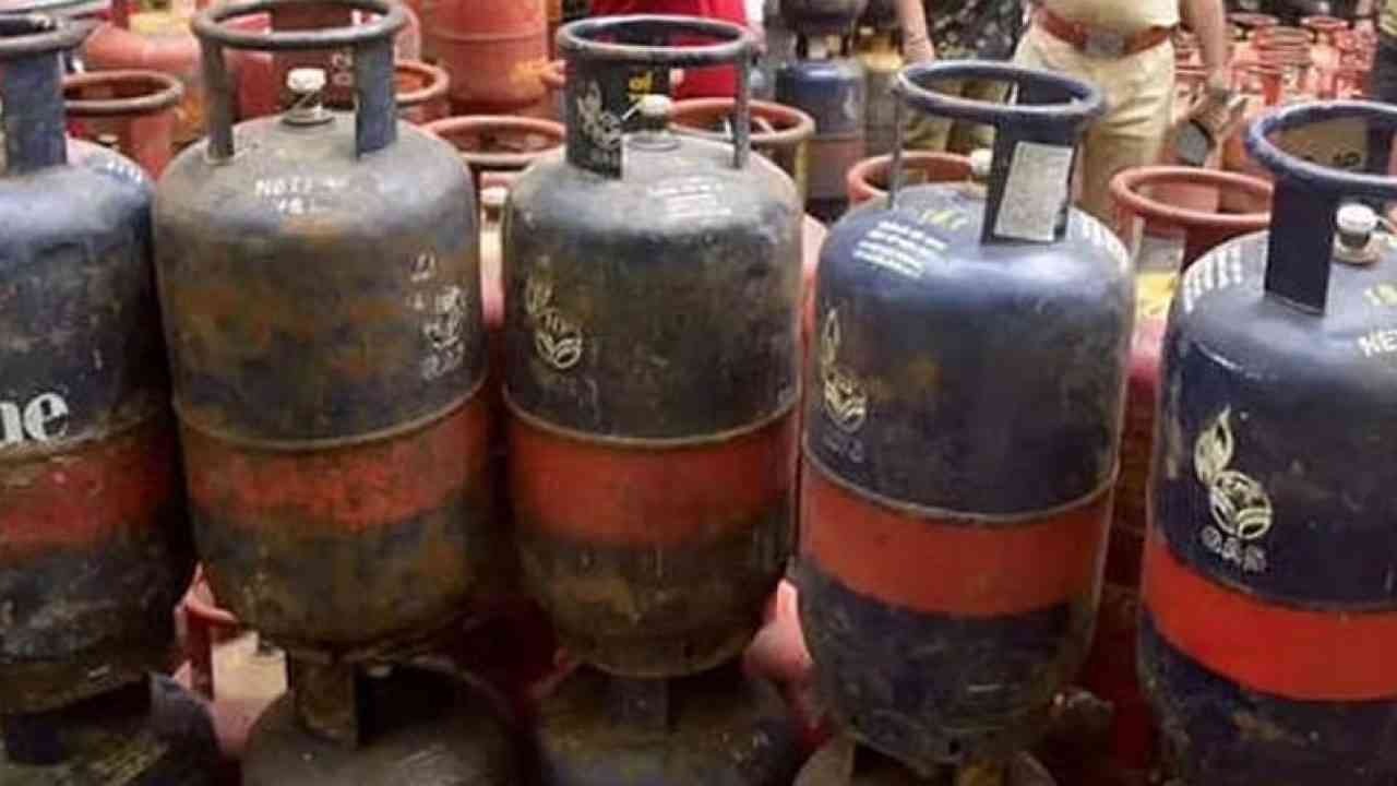 Inflation hit again, LPG cylinder prices increased from August 1