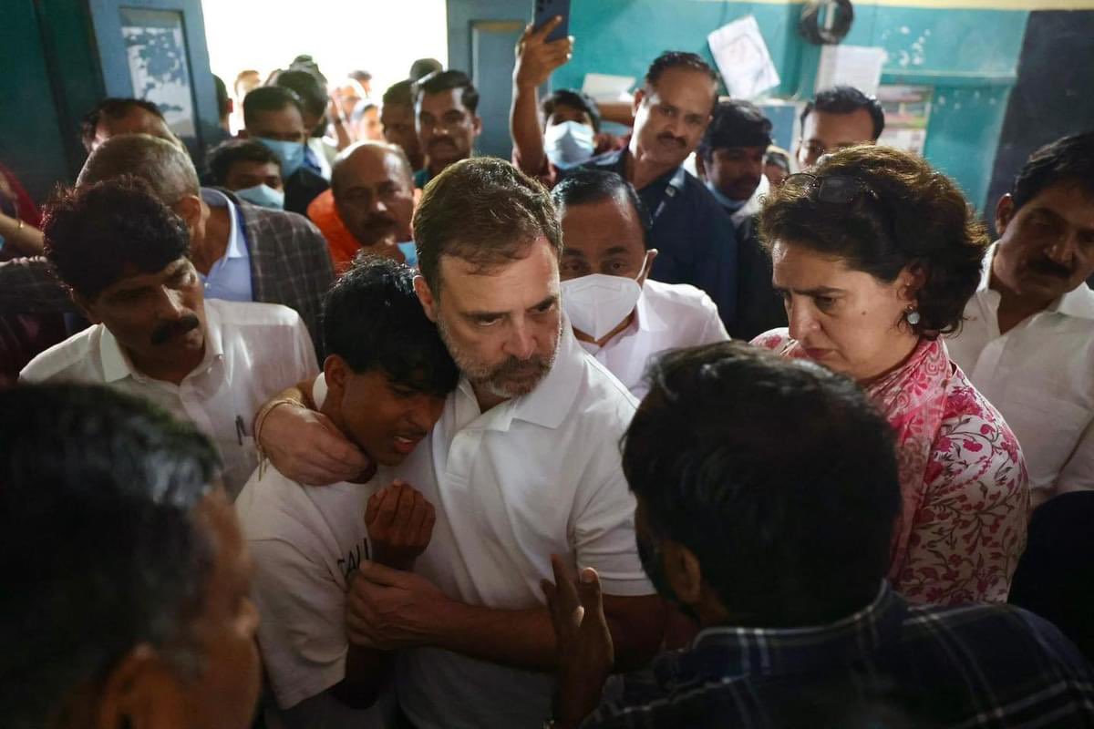 Rahul-Priyanka visit Wayanad, said - This is a terrible tragedy for Wayanad, Kerala and the nation