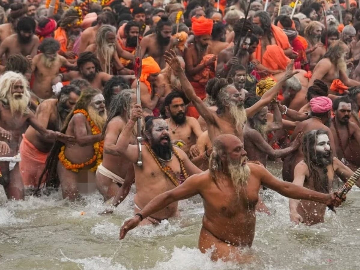 After the stampede in Maha Kumbh, the shower of flowers during the bath on 'Mauni Amavasya' is devotion or administrative insensitivity