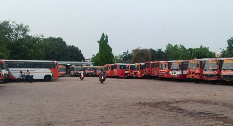 Rocket in the sky and bus station in the statement, see when 'Deoria Bus Depot' will come in the 'orbit' of development
