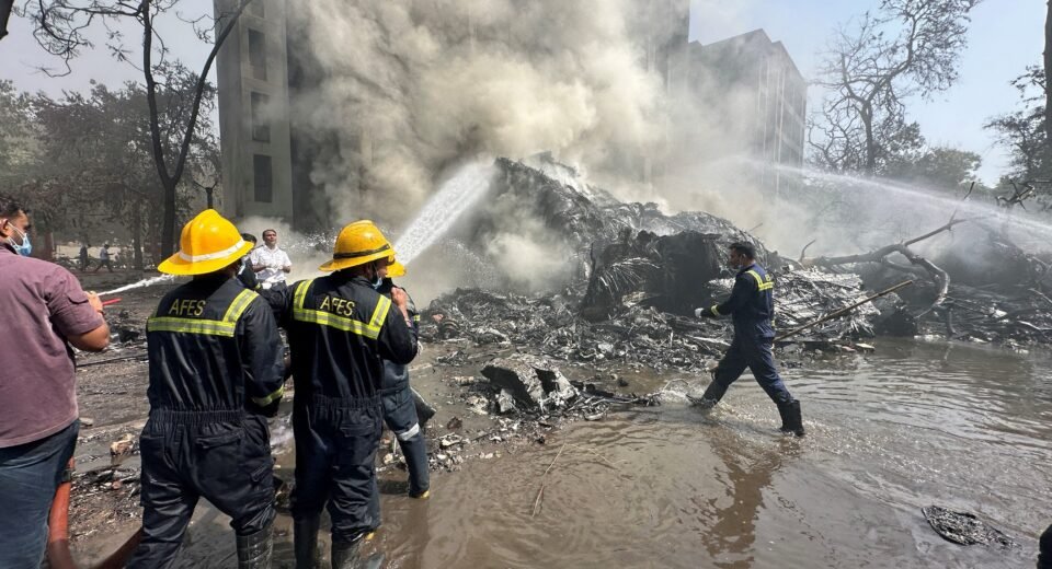 Market in panic due to AI plane crash, Indigo-SpiceJet shares fall drastically, Boeing also affected