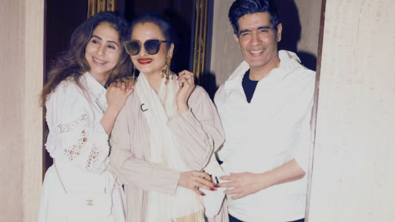Rekha stylish look