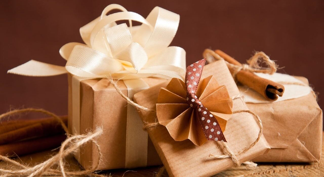girlfriend day 2025 gift ideas