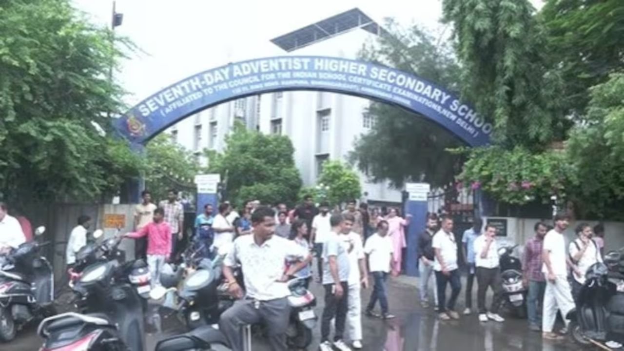Ahmedabad School Murder Case: 10वीं क्लास के छात्र नयन की हत्या से मचा बवाल, गुस्साए परिजनों ने स्कूल में की तोड़फोड़