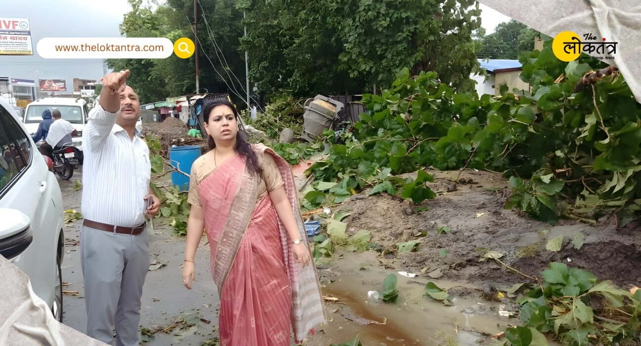 Clouds rained like a disaster in Deoria, throwing the city into disarray; DM Divya Mittal in action mode