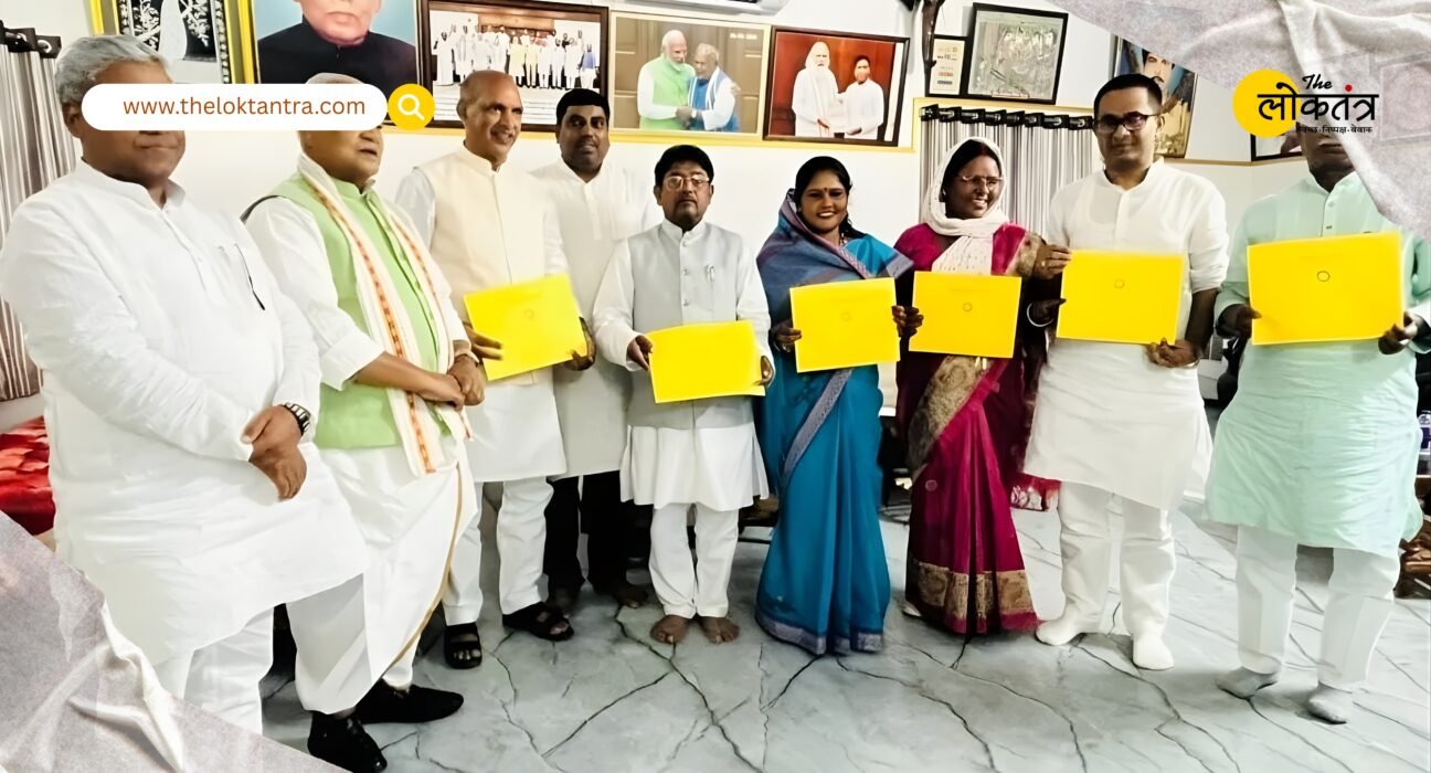 Bihar Elections 2025: Jitan Ram Manjhi adopts 'family first' formula, hands over election symbols to relatives