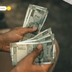 DoT का ‘Sanchar Saathi App’ प्री-इंस्टॉल निर्देश क्यों बना संवैधानिक विवाद का केंद्र, जानें सरकारी दावा और विपक्ष के आरोप