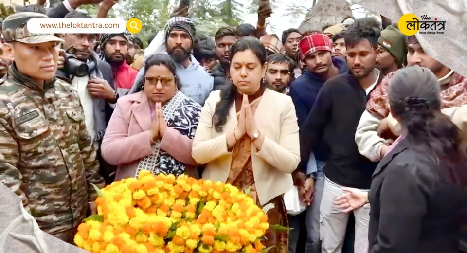 The District Magistrate paid tribute to the deceased Agniveer soldier Ashwini Kumar by laying a wreath.
