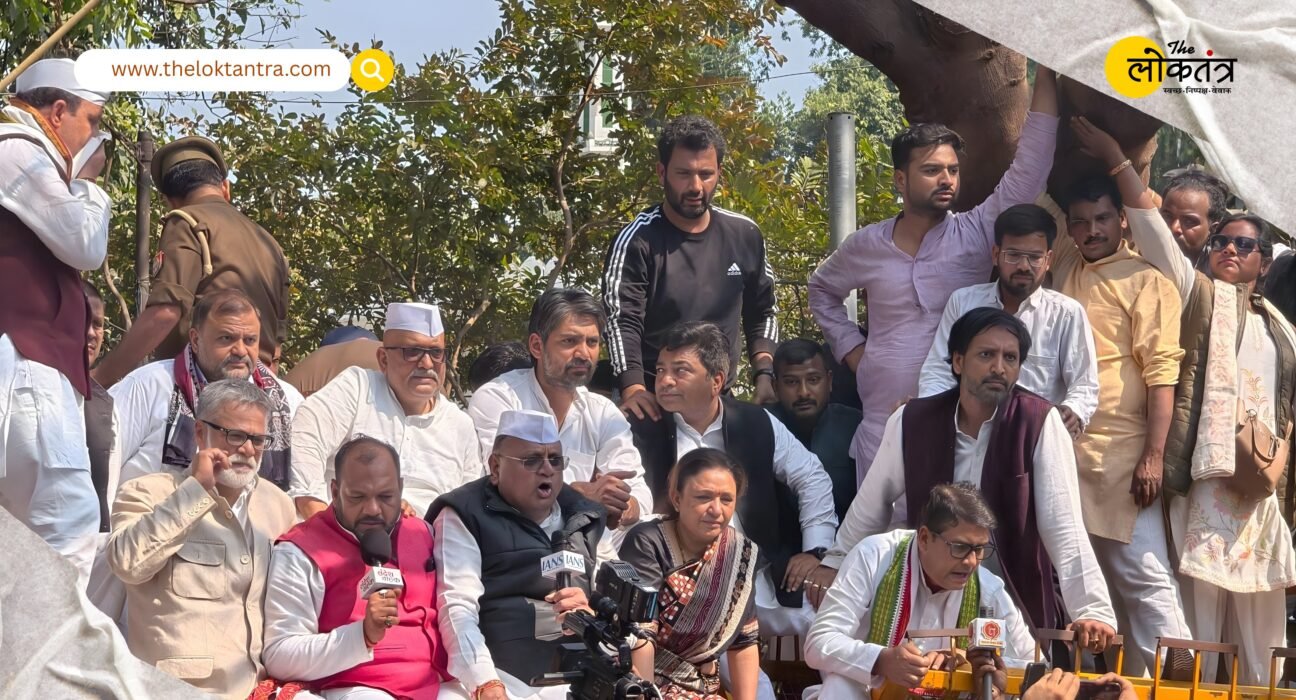 Congress gheraoed the Lucknow Assembly, protesting over MNREGA and employment issues, and clashed with the police.