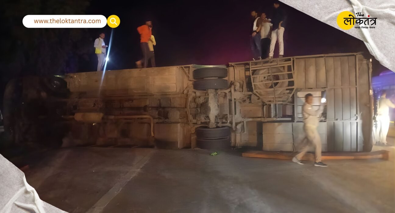 Major Accident on Yamuna Expressway: Bus Traveling from Noida to Bihar Overturns; 40 Passengers Injured