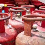 Realme 16 5G Launch: रियलमी का धमाका! 7000mAh की बैटरी और ‘सेल्फी मिरर’ के साथ लॉन्च हुआ नया फोन, जानें कीमत