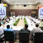 TMC में बढ़ी राजनीतिक हलचल, बागी नेताओं की गतिविधियों से ममता बनर्जी पर बढ़ा दबाव