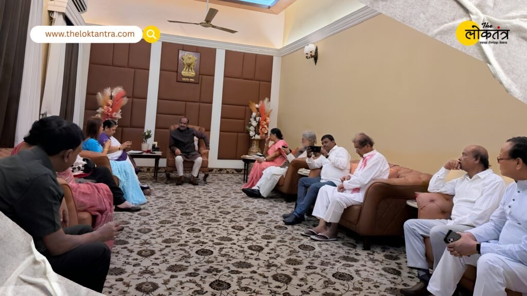 Signs of a major split in the TMC! Rebel MPs met the Speaker and also staked a claim to the party's election symbol.