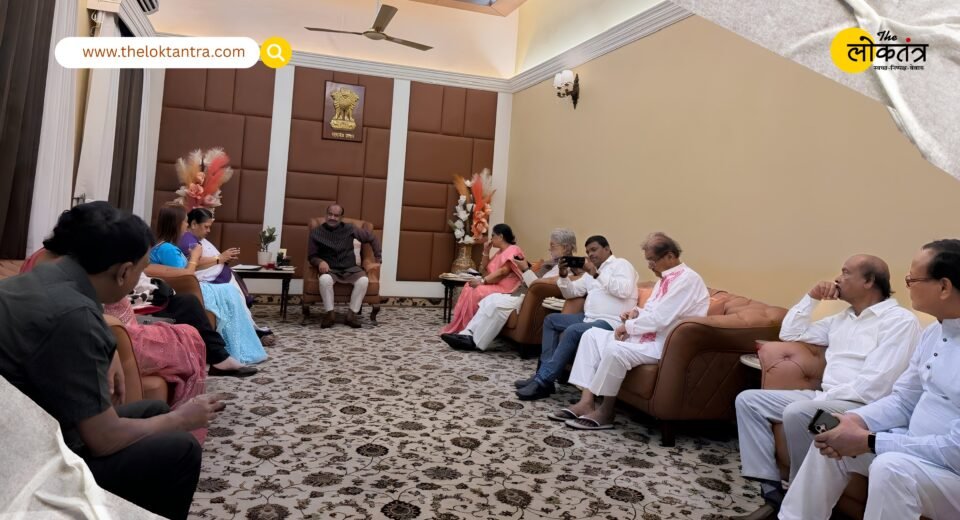 Signs of a major split in the TMC! Rebel MPs met the Speaker and also staked a claim to the party's election symbol.
