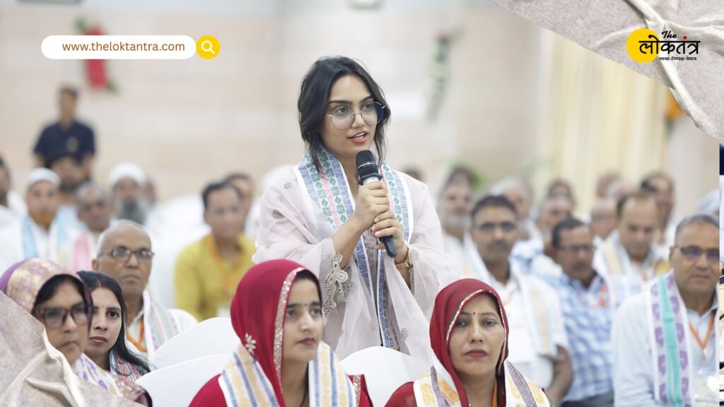 First flight takes off from Jewar Airport; Dr. Hira Rashid, a farmer's daughter, tells CM Yogi, "You should become Prime Minister."