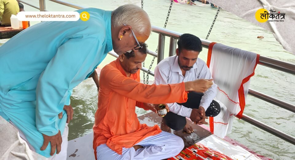 Deoria: Support provided for those who had no one, ashes of more than 350 unclaimed dead dedicated to Ganga in Haridwar