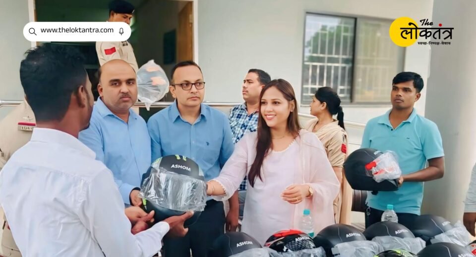 Mahasamund: Unique initiative in Saraipali regarding road safety, police and traders federation distributed helmets, made people aware