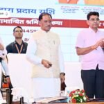 Azamgarh News: सोशल मीडिया पर स्टंटबाजी और दबंगई का प्रदर्शन पड़ा भारी, युवक हिरासत में