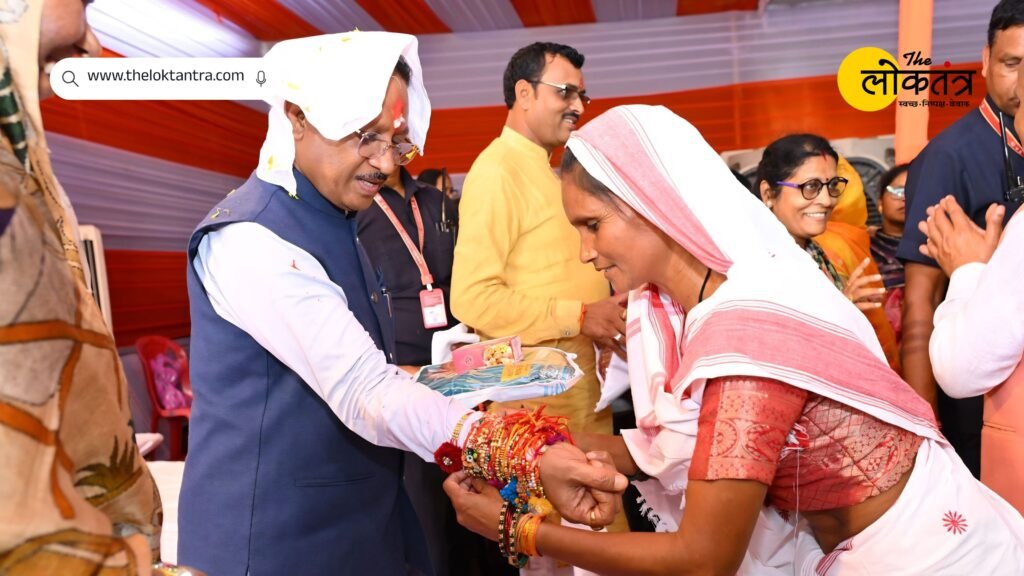Chhattisgarh: CM Vishnu Deo Sai gifts e-rickshaws to sisters on Raksha Bandhan; also inaugurates development projects worth ₹84.69 lakh.