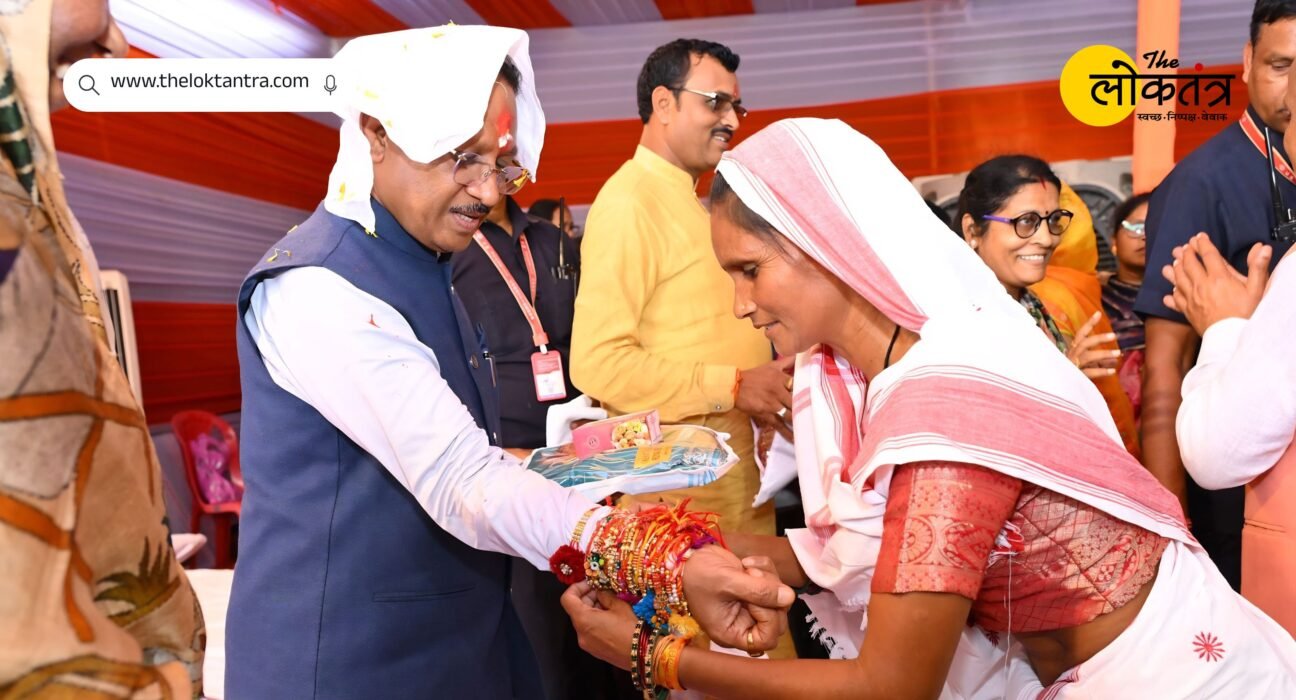 Chhattisgarh: CM Vishnu Deo Sai gifts e-rickshaws to sisters on Raksha Bandhan; also inaugurates development projects worth ₹84.69 lakh.