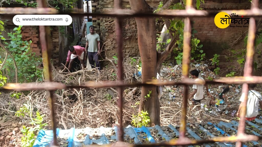 Journalist in Azamgarh accused of land grabbing; claims also made regarding a fraudulent sale deed for temple land.
