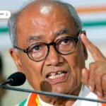 Jantar Mantar Protest: कफन ओढ़कर जंतर-मंतर पर लेटे NSUI कार्यकर्ता, CEC ज्ञानेश कुमार के इस्तीफे की मांग