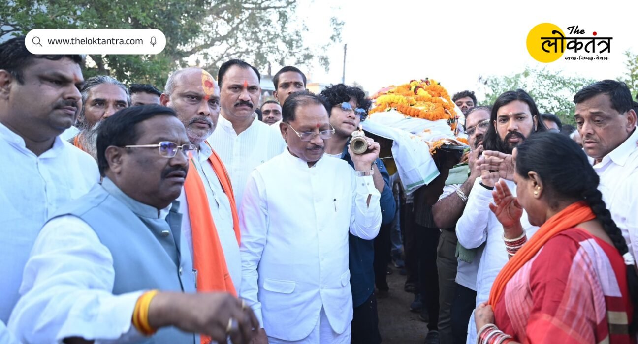 CM Vishnudev Sai bid last farewell to MLA Domanlal Korsewada, shouldered his mortal remains.